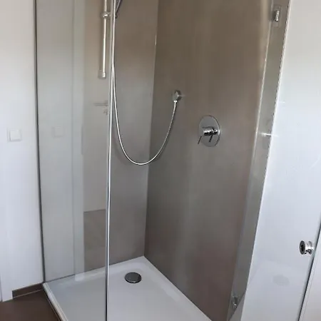 #6 Mit Balkon In Ruhiger Aber Zentrale Lage - Stadtbus Vor Der Tuer! *