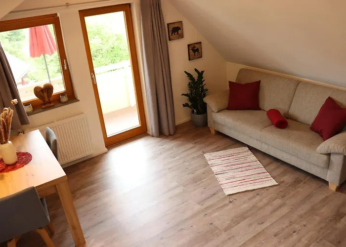 #6 Mit Balkon In Ruhiger Aber Zentrale Lage - Stadtbus Vor Der Tuer! *