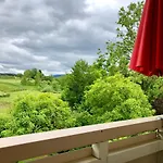 #6 Mit Balkon In Ruhiger Aber Zentrale Lage - Stadtbus Vor Der Tuer! *