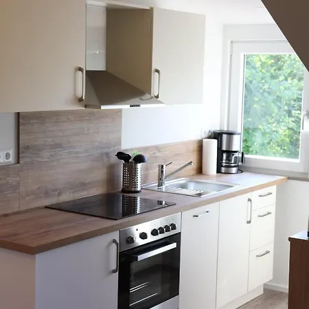 #6 Mit Balkon In Ruhiger Aber Zentrale Lage - Stadtbus Vor Der Tuer! Lägenhet