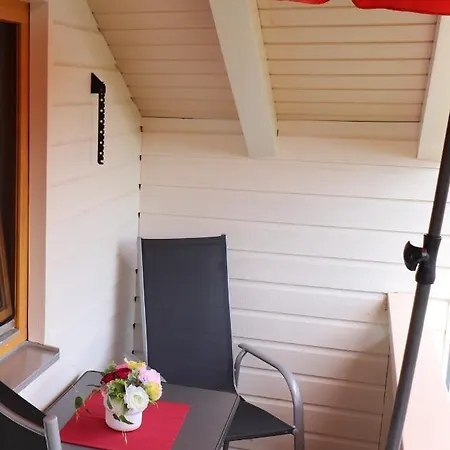 #6 Mit Balkon In Ruhiger Aber Zentrale Lage - Stadtbus Vor Der Tuer! Lägenhet *